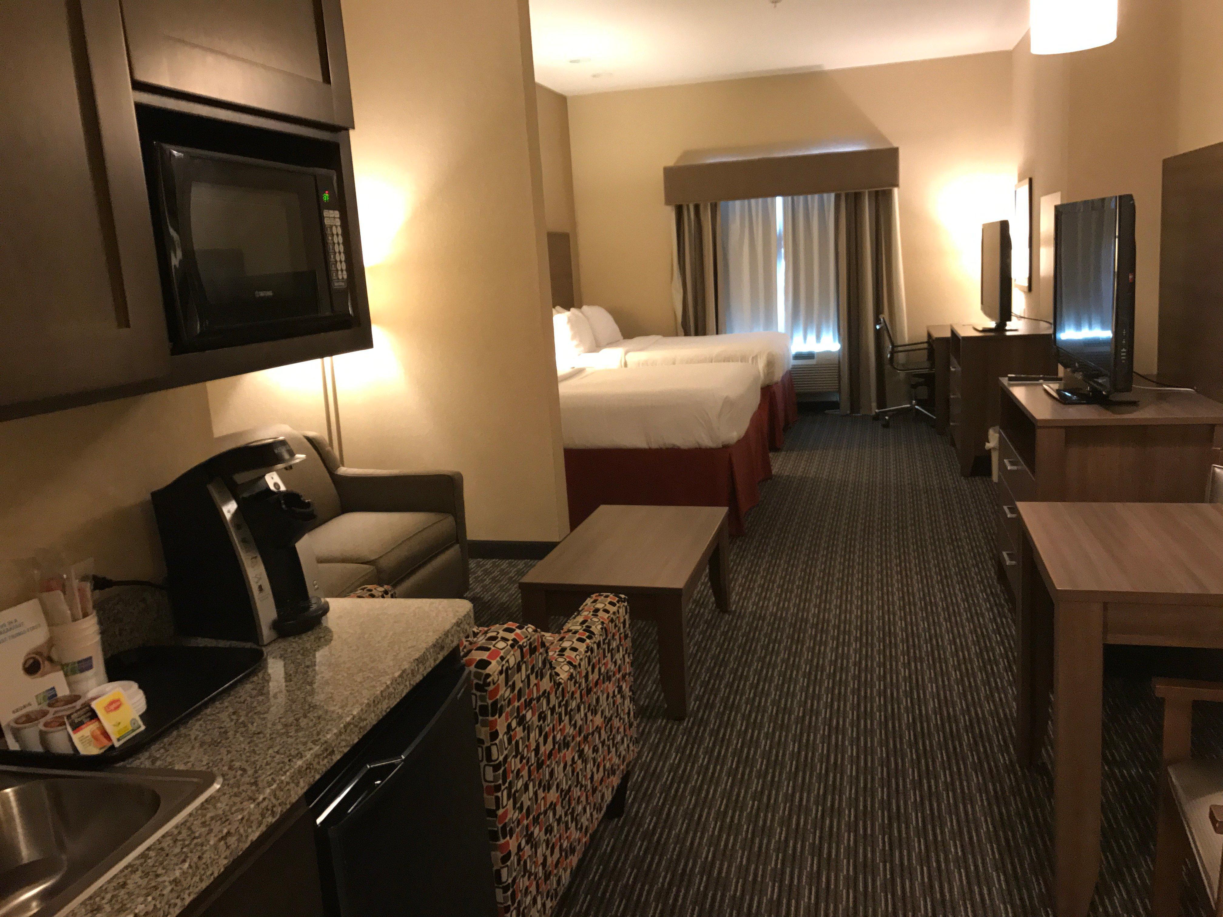 Holiday Inn Express & Suites Fredericksburg By Ihg Exterior photo