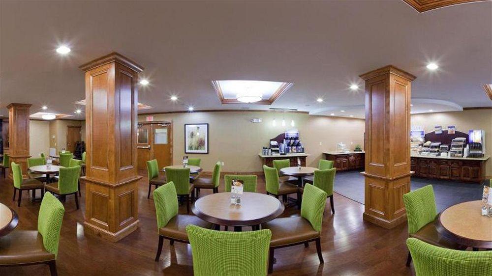 Holiday Inn Express & Suites Fredericksburg By Ihg Exterior photo