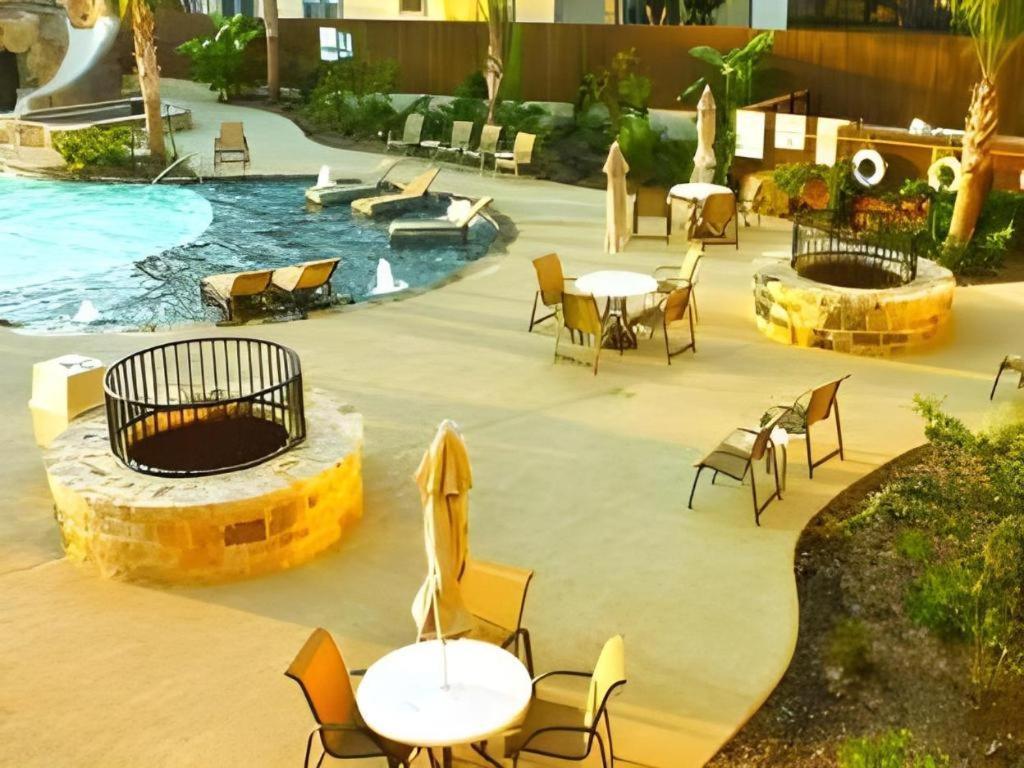 Holiday Inn Express & Suites Fredericksburg By Ihg Exterior photo