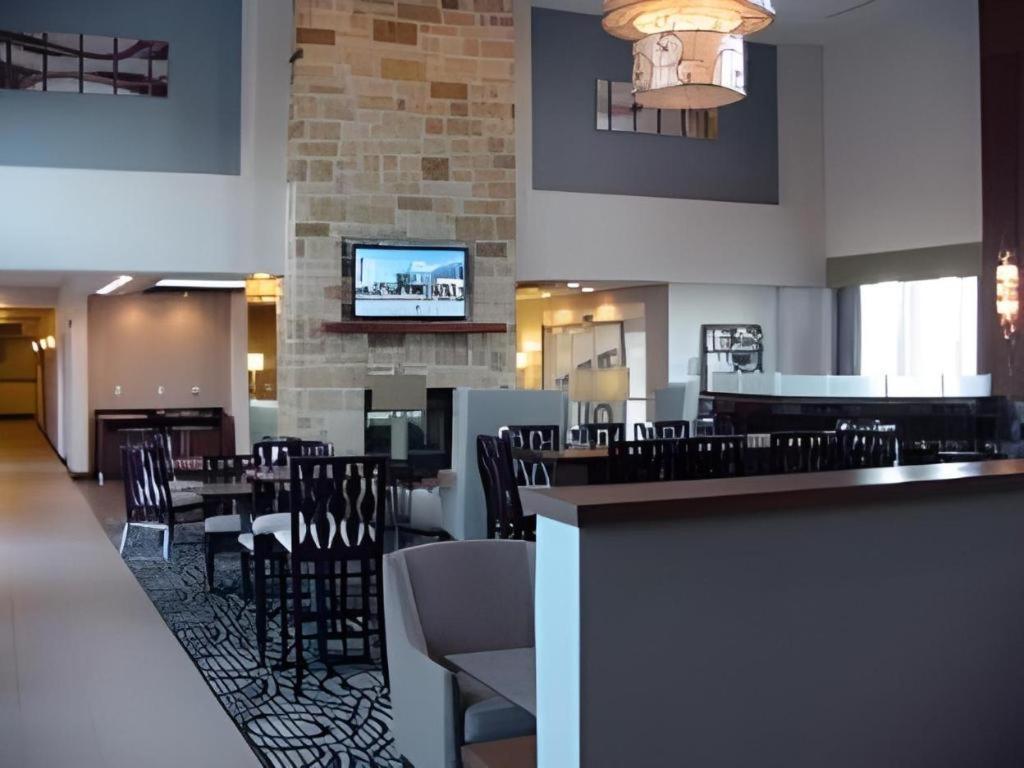 Holiday Inn Express & Suites Fredericksburg By Ihg Exterior photo