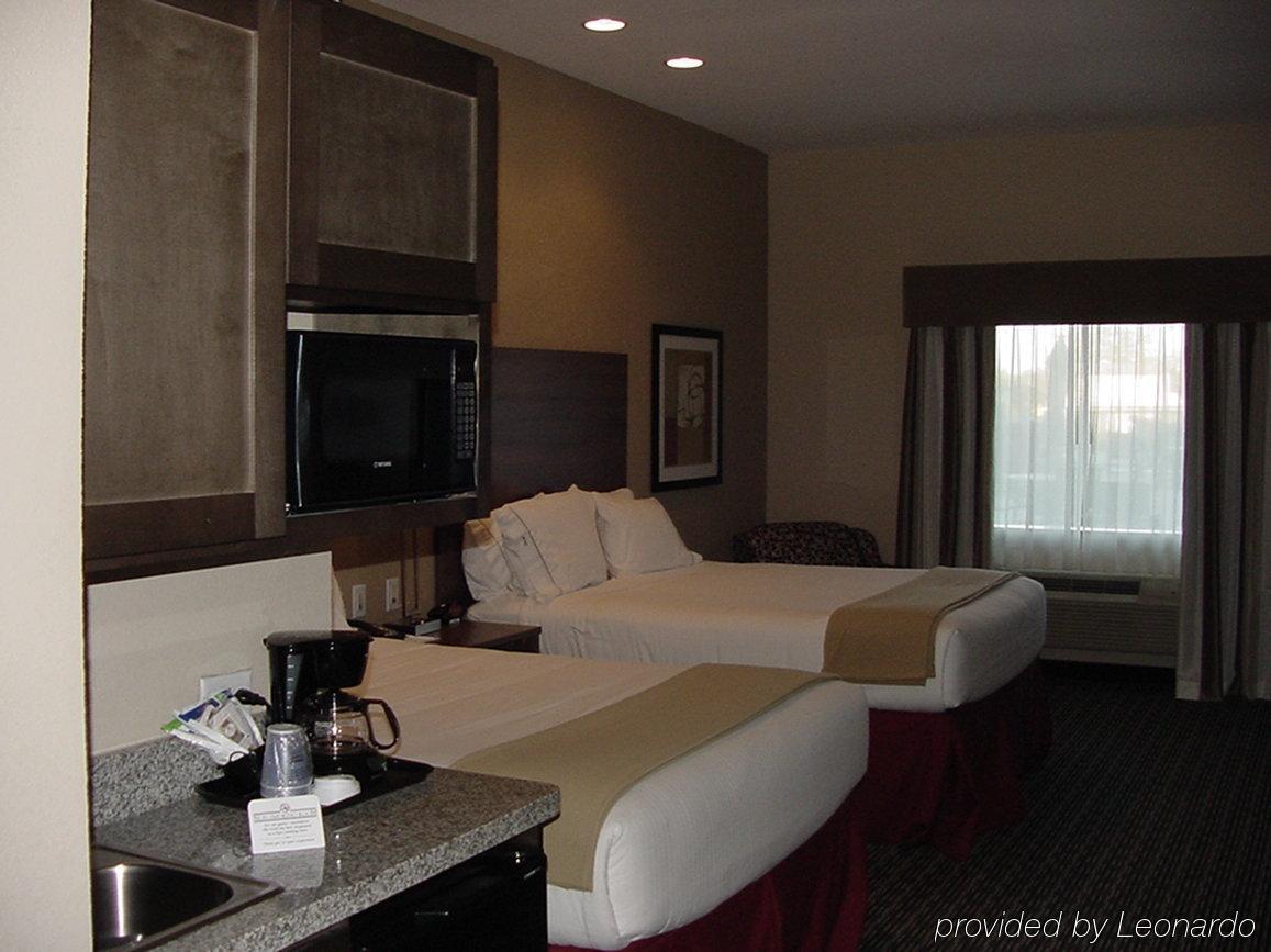 Holiday Inn Express & Suites Fredericksburg By Ihg Room photo