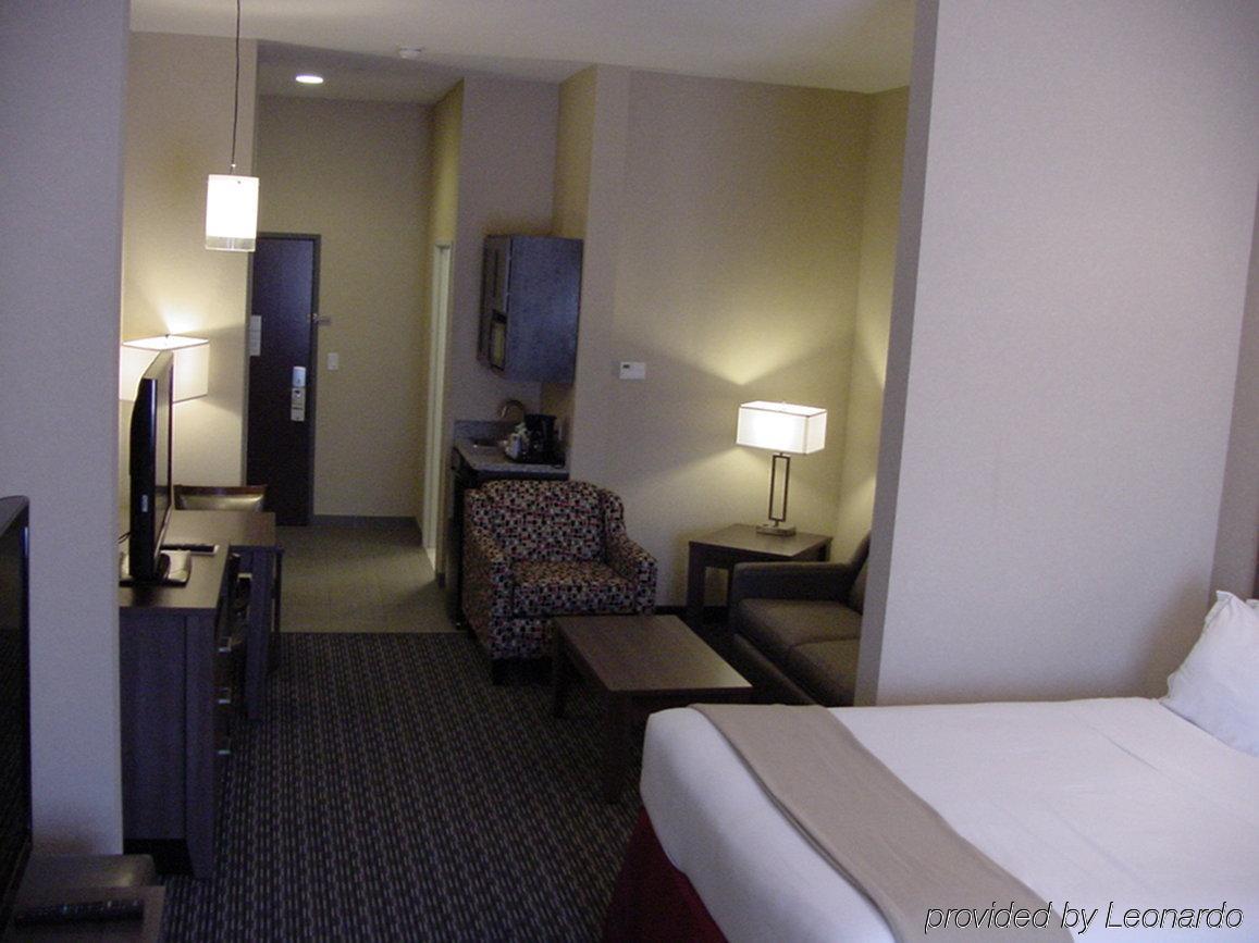 Holiday Inn Express & Suites Fredericksburg By Ihg Exterior photo