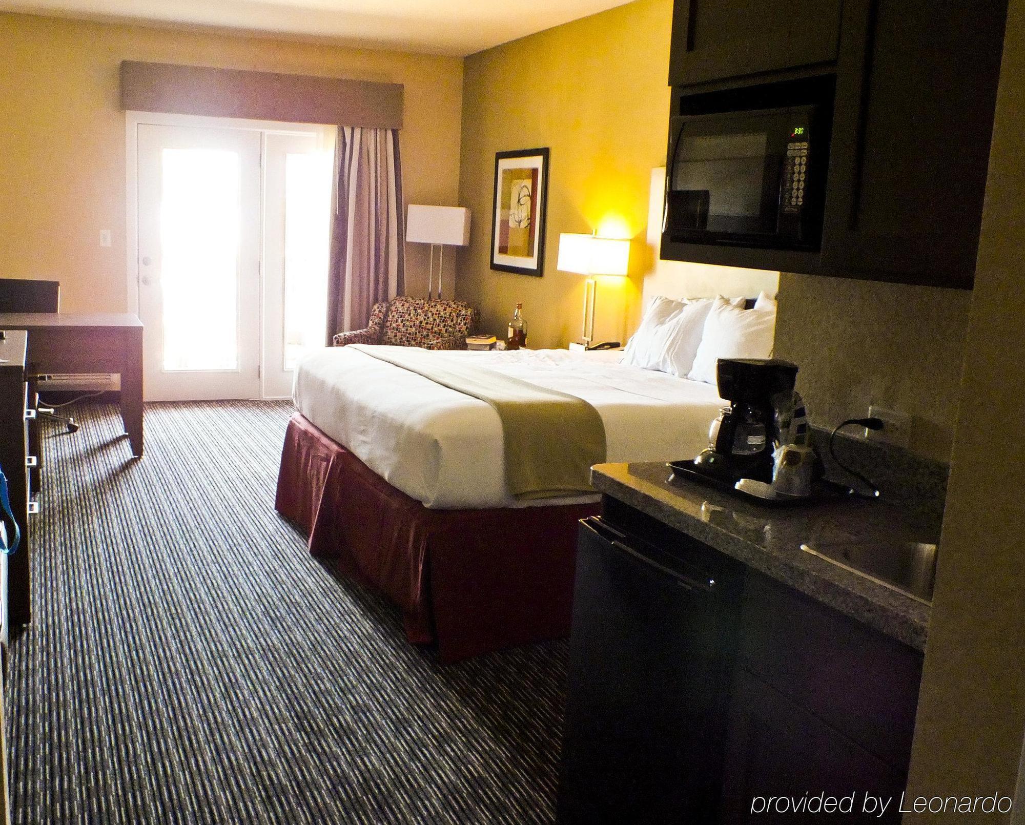 Holiday Inn Express & Suites Fredericksburg By Ihg Room photo